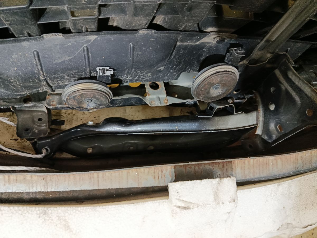 Жесткость бампера 52131-52250 на Toyota Corolla Fielder NZE164G Фото 2