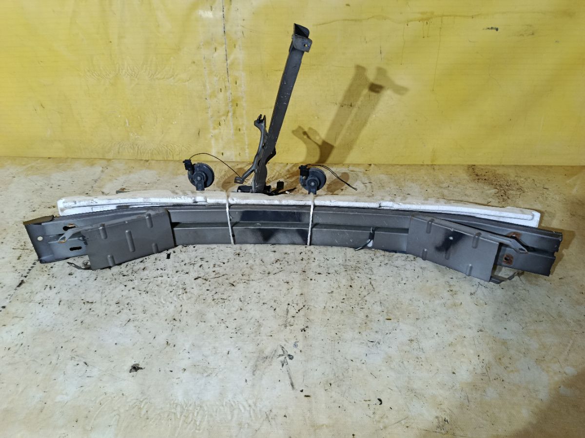 Жесткость бампера на Toyota Corolla Fielder NZE144G Фото 2