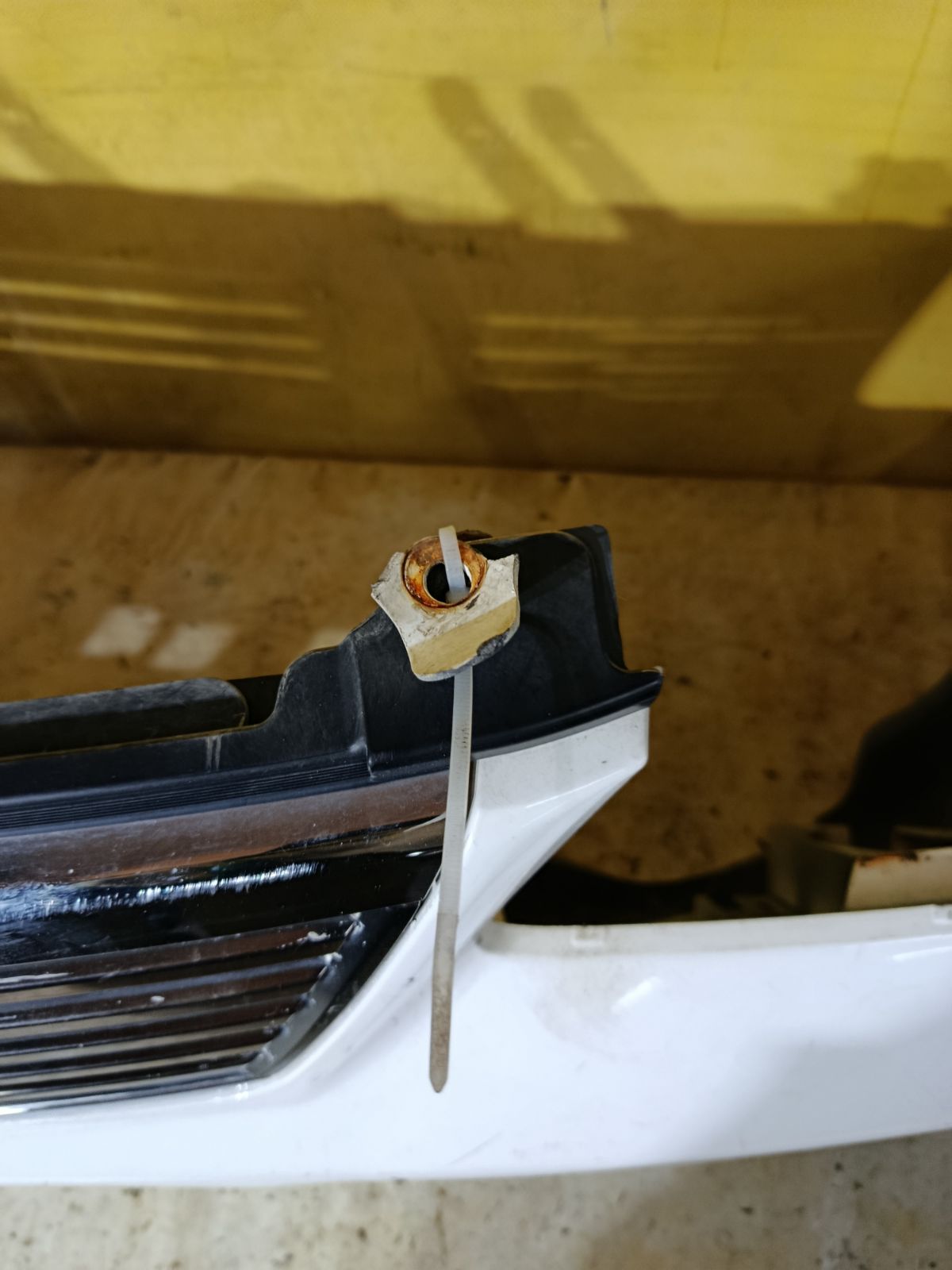 Бампер на Nissan Sunny FB15 Фото 7