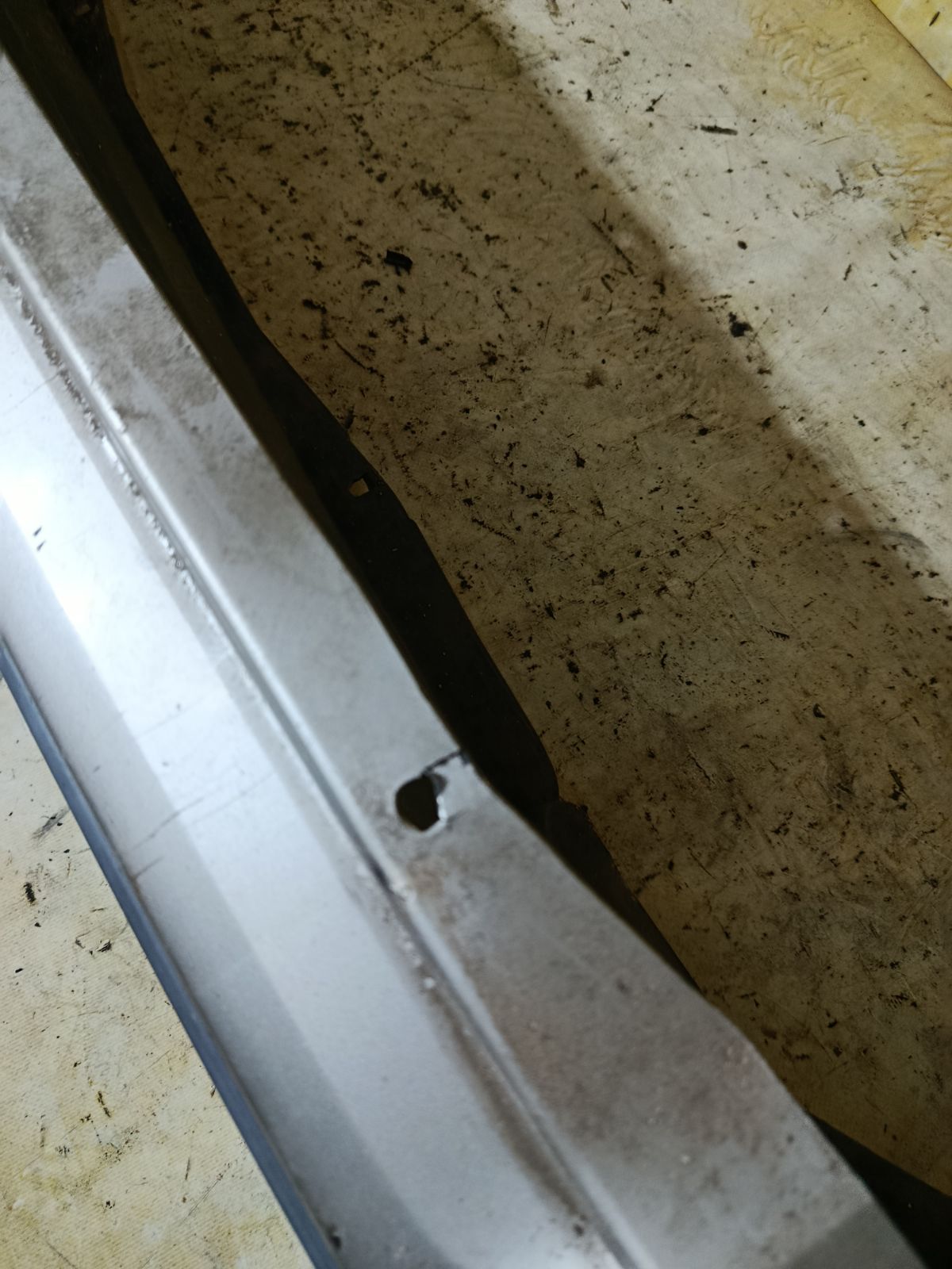 Бампер 85022-4M440 на Nissan Sunny FB15 Фото 2