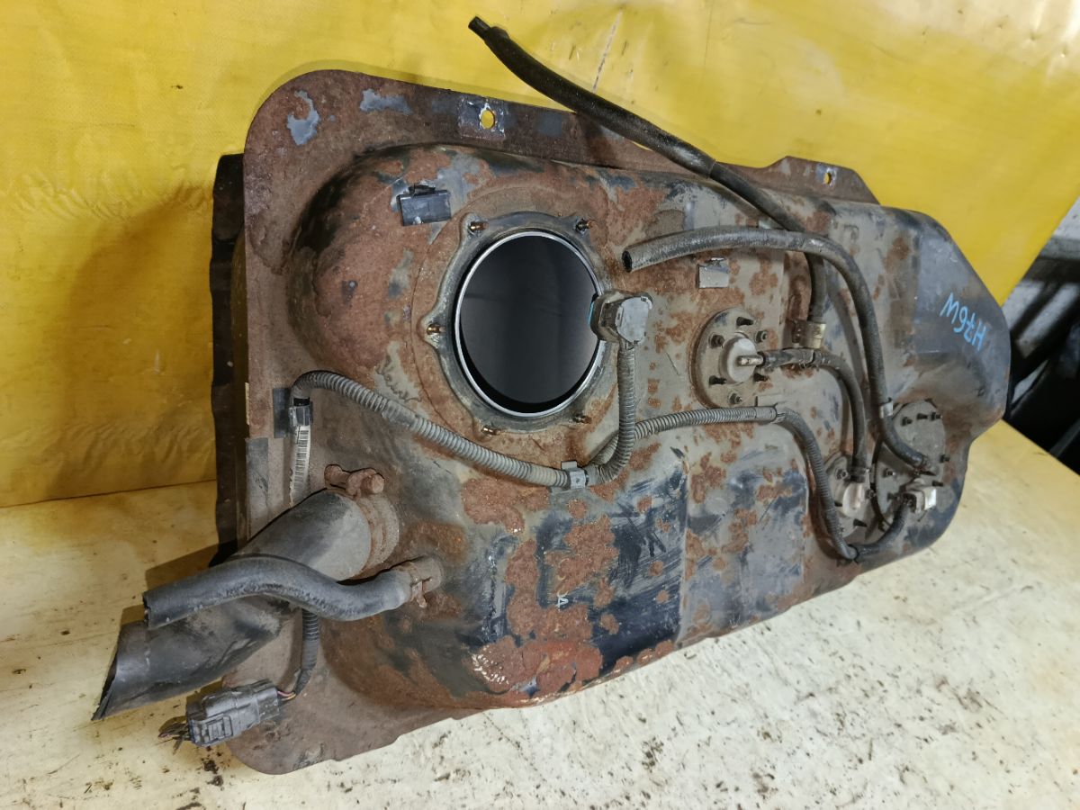 Бак топливный на Mitsubishi Pajero Io H76W 4G93 Фото 3