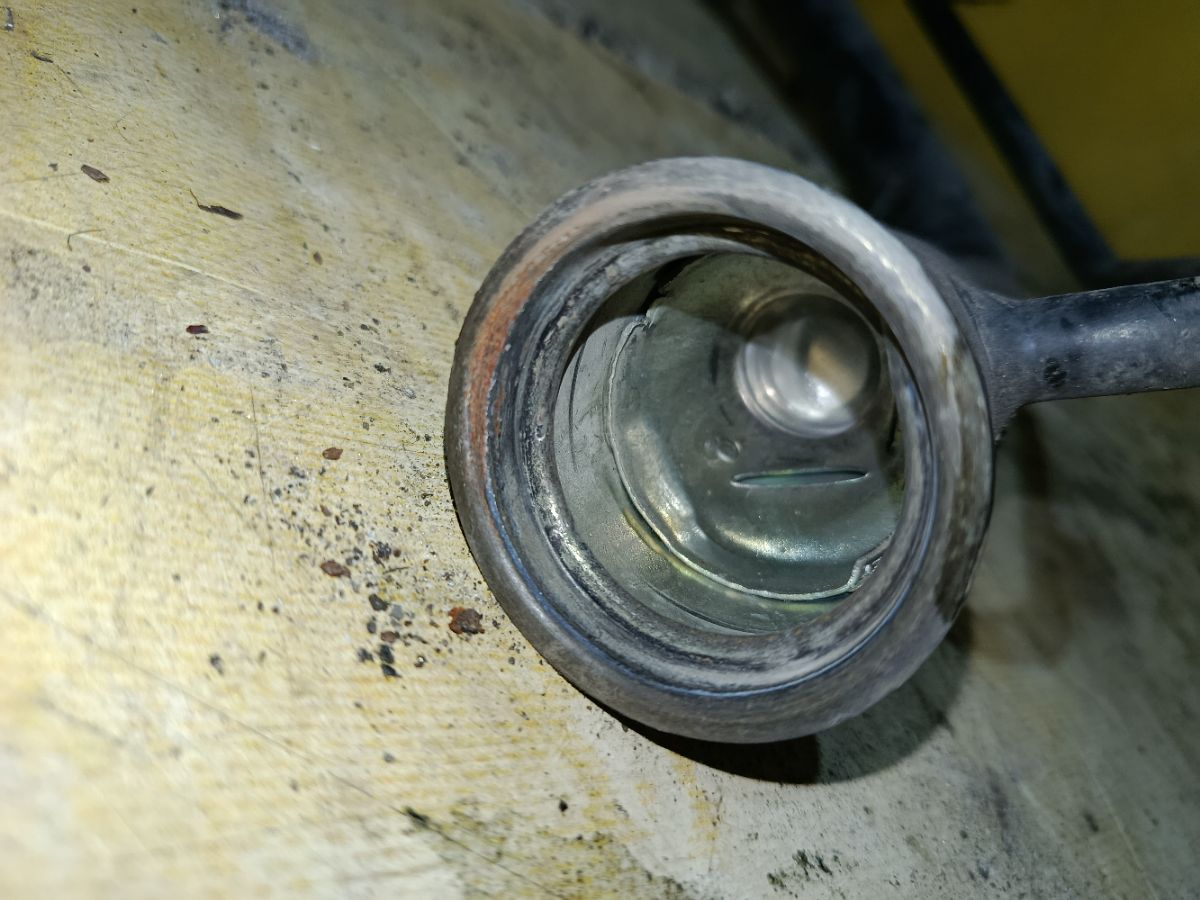 Заливная горловина топливного бака на Honda Cr-V RD5 K20A Фото 3