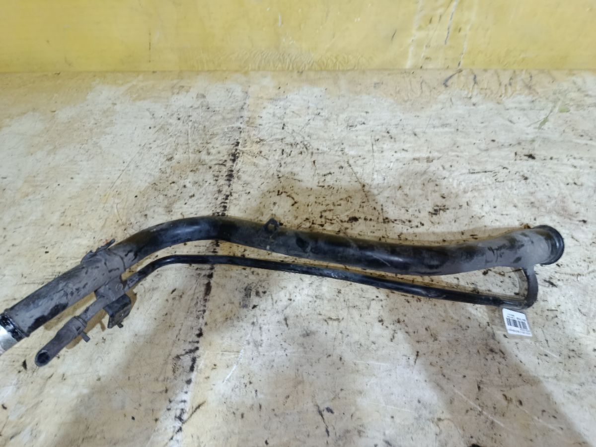 Заливная горловина топливного бака на Honda Cr-V RD5 K20A Фото 1