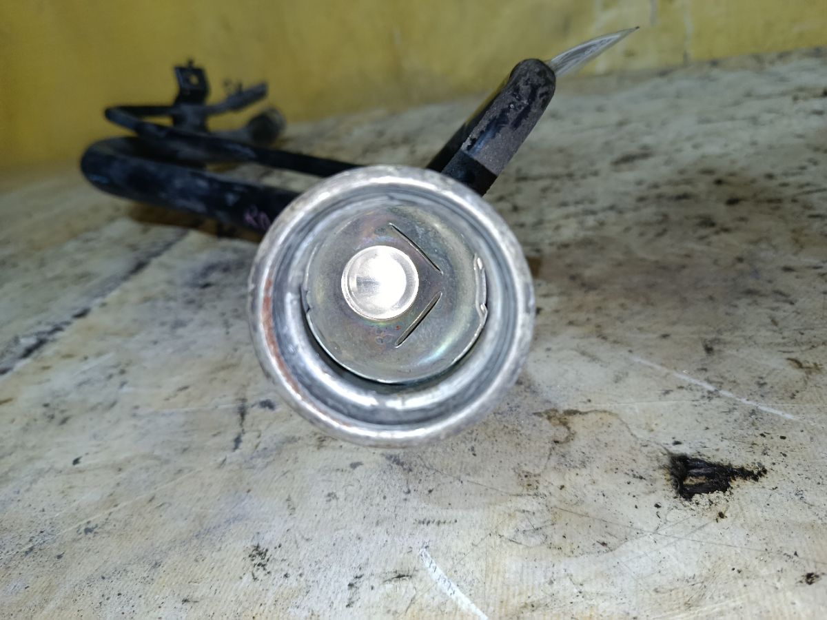 Заливная горловина топливного бака на Honda Cr-V RD5 K20A Фото 3