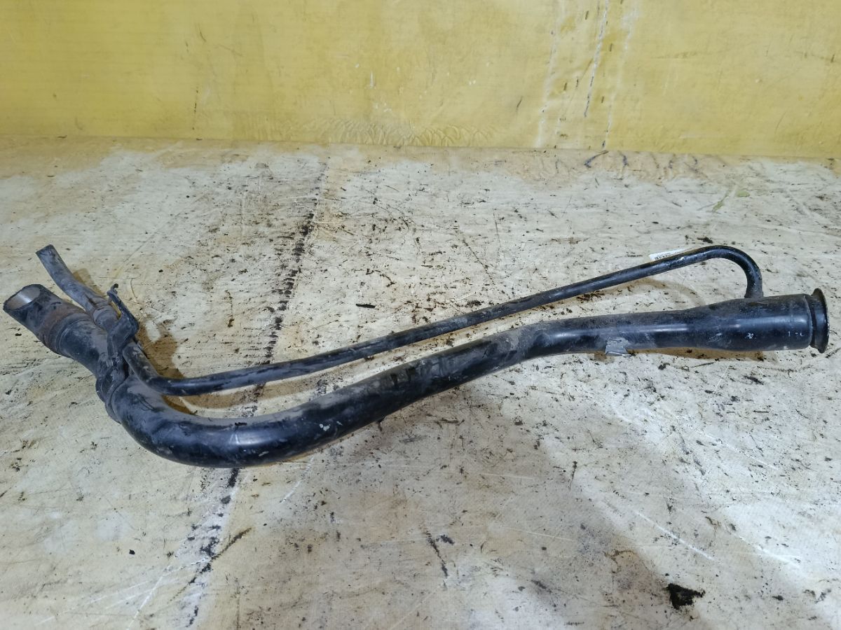 Заливная горловина топливного бака на Honda Cr-V RD5 K20A Фото 1