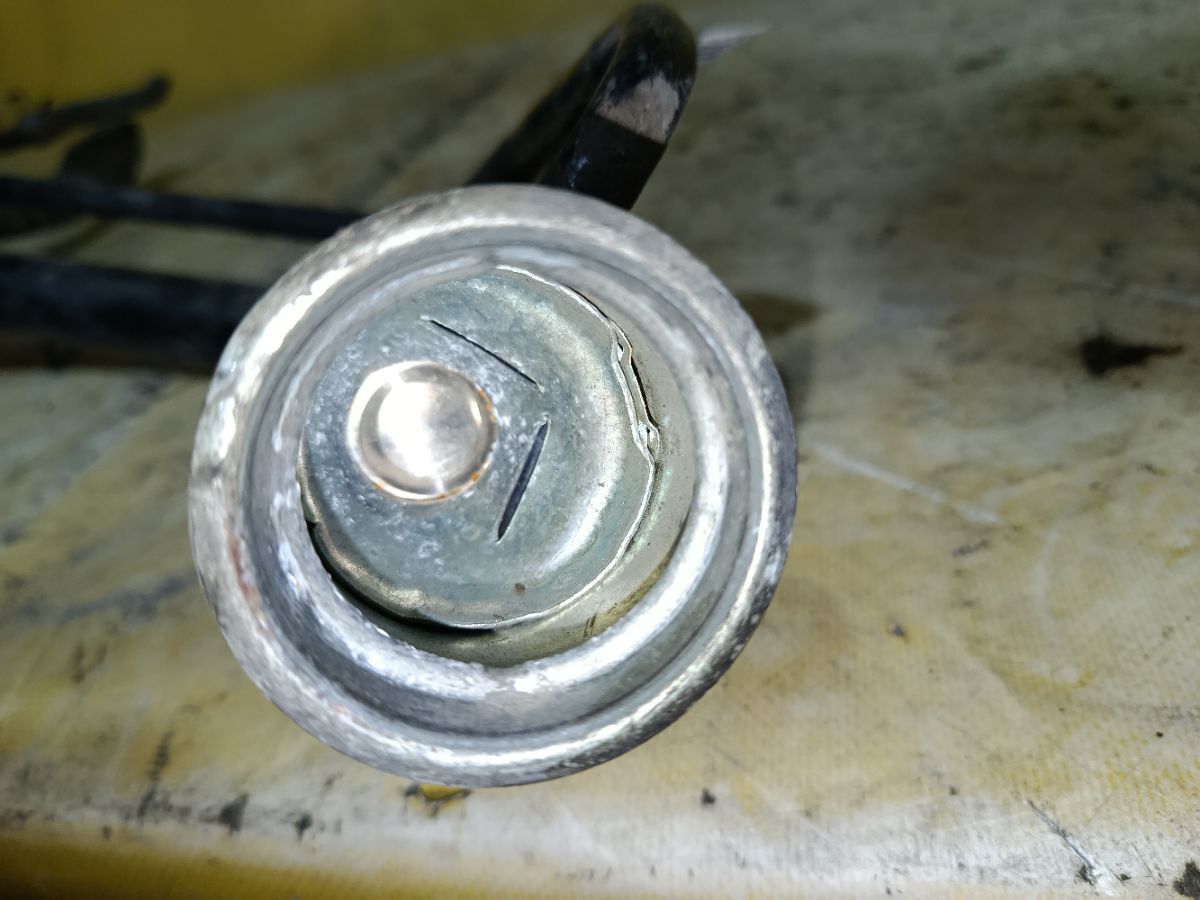 Заливная горловина топливного бака на Honda Cr-V RD5 K20A Фото 3