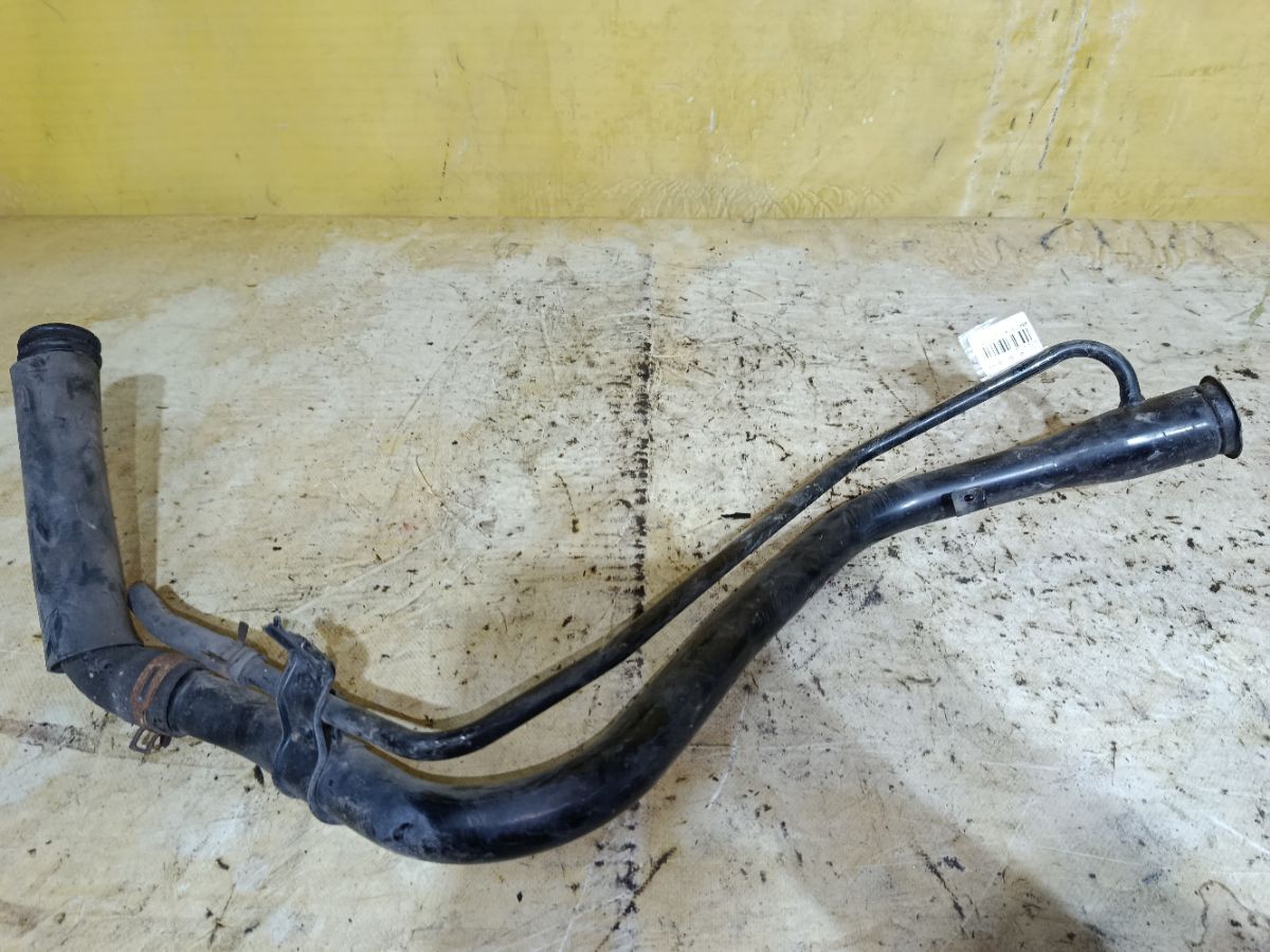 Заливная горловина топливного бака на Honda Cr-V RD5 K20A Фото 2