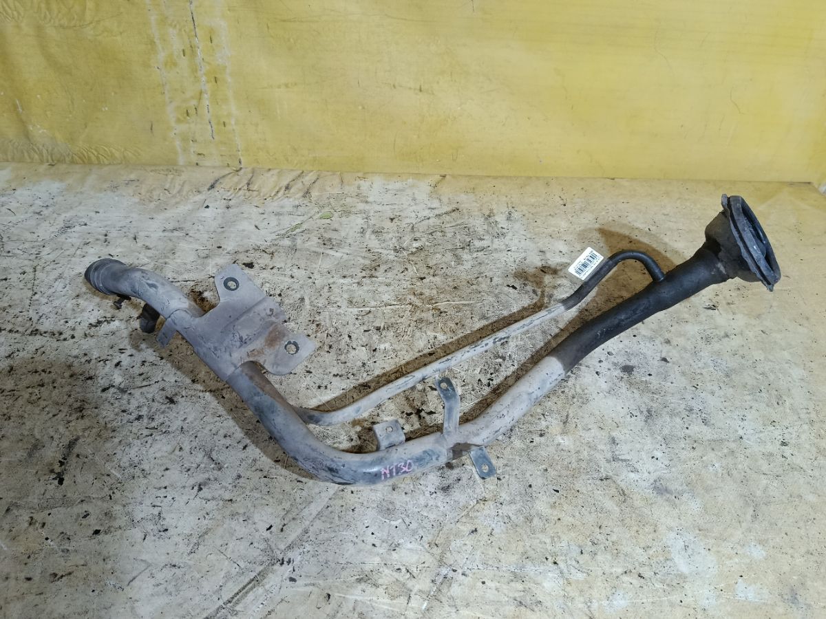 Заливная горловина топливного бака на Nissan X-Trail NT30 QR20DE Фото 2