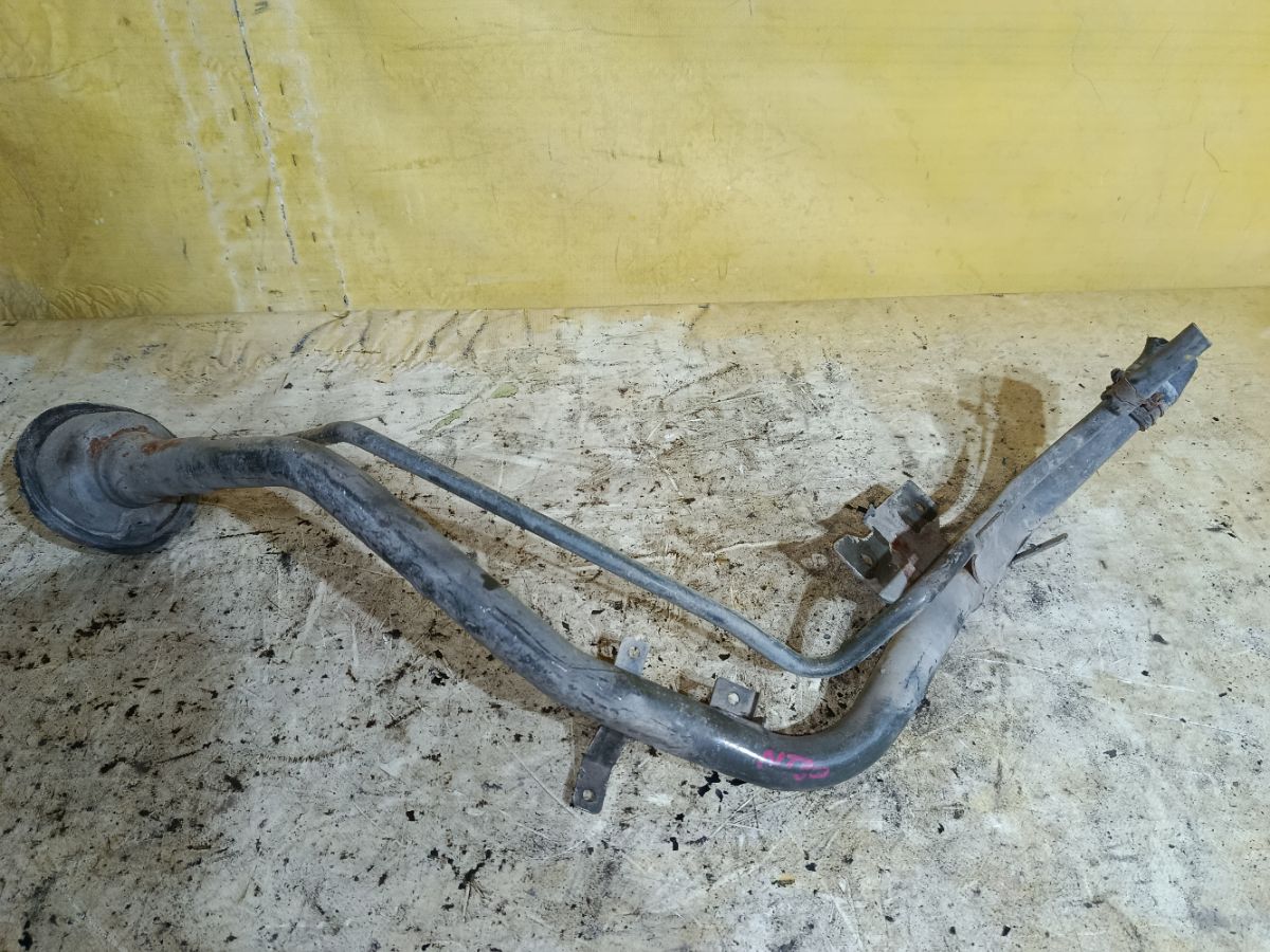 Заливная горловина топливного бака на Nissan X-Trail NT30 QR20DE Фото 1