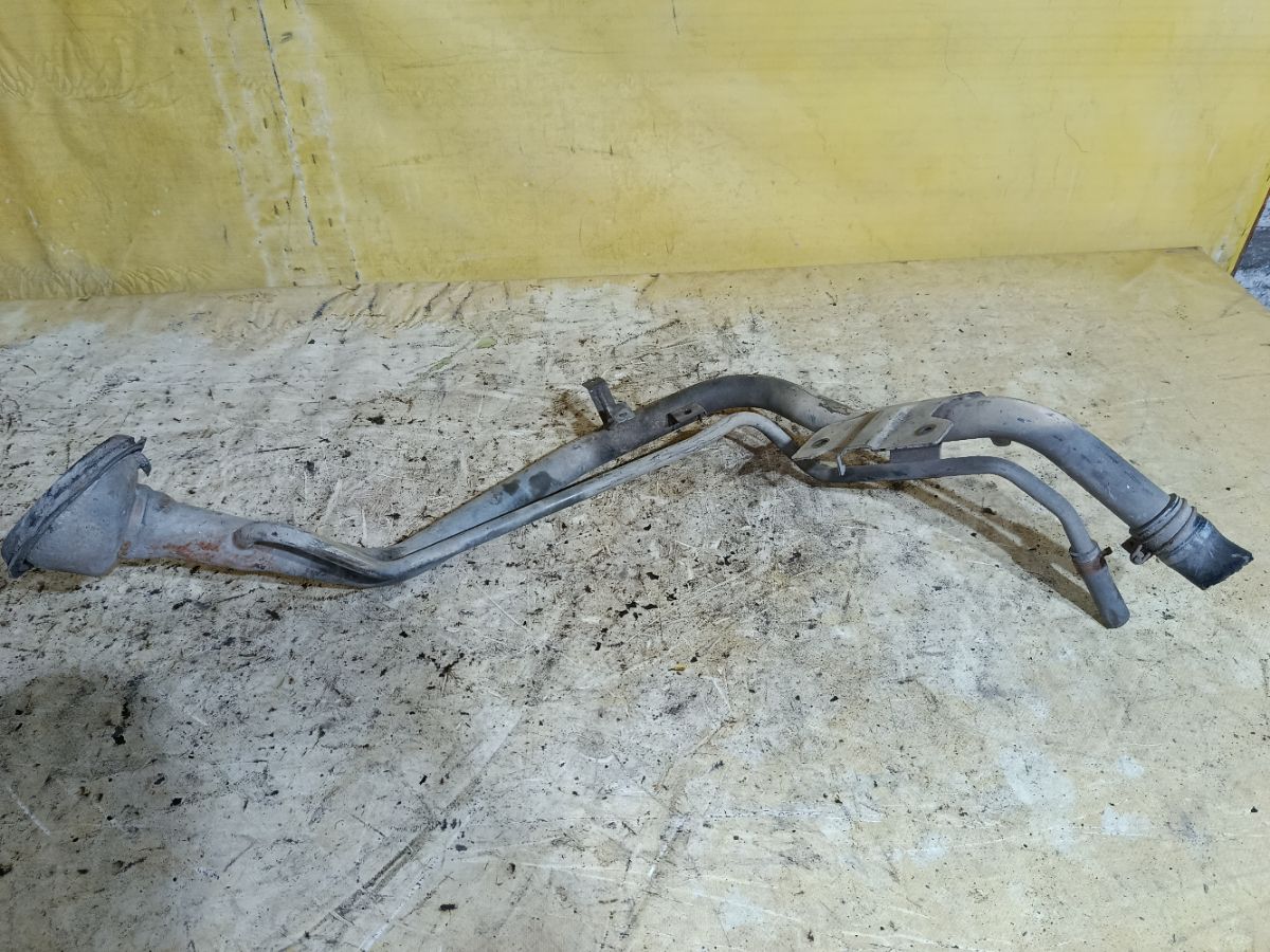 Заливная горловина топливного бака на Nissan X-Trail NT30 QR20DE Фото 2