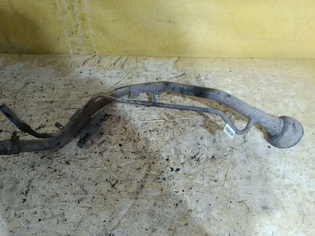 Заливная горловина топливного бака на Nissan X-Trail NT30 QR20DE Фото 1