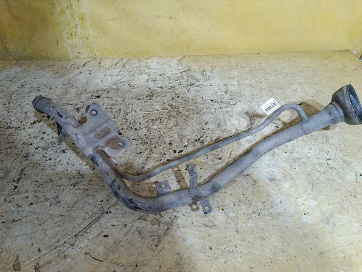 Заливная горловина топливного бака на Nissan X-Trail NT30 QR20DE Фото 2