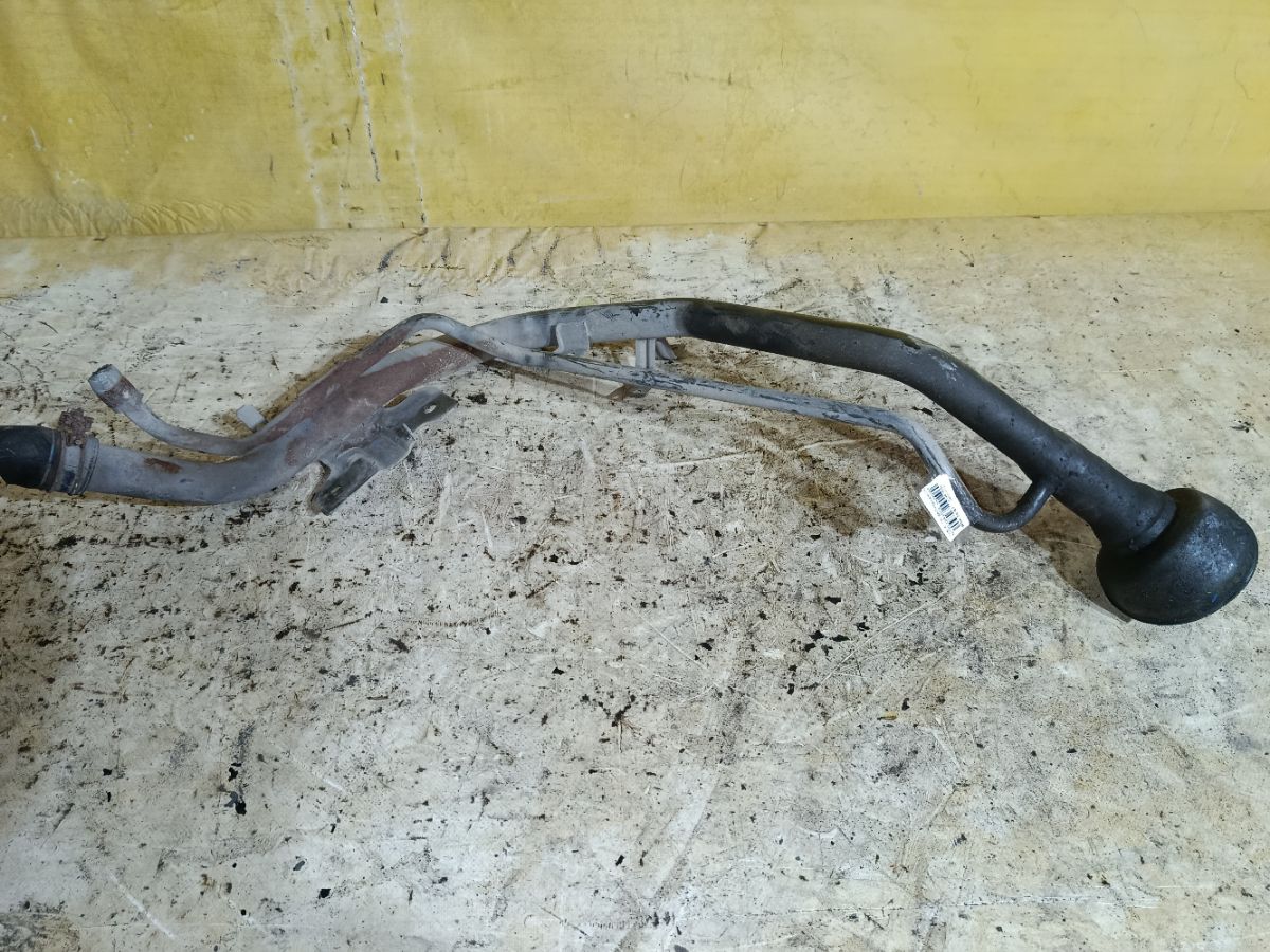 Заливная горловина топливного бака на Nissan X-Trail NT30 QR20DE Фото 2