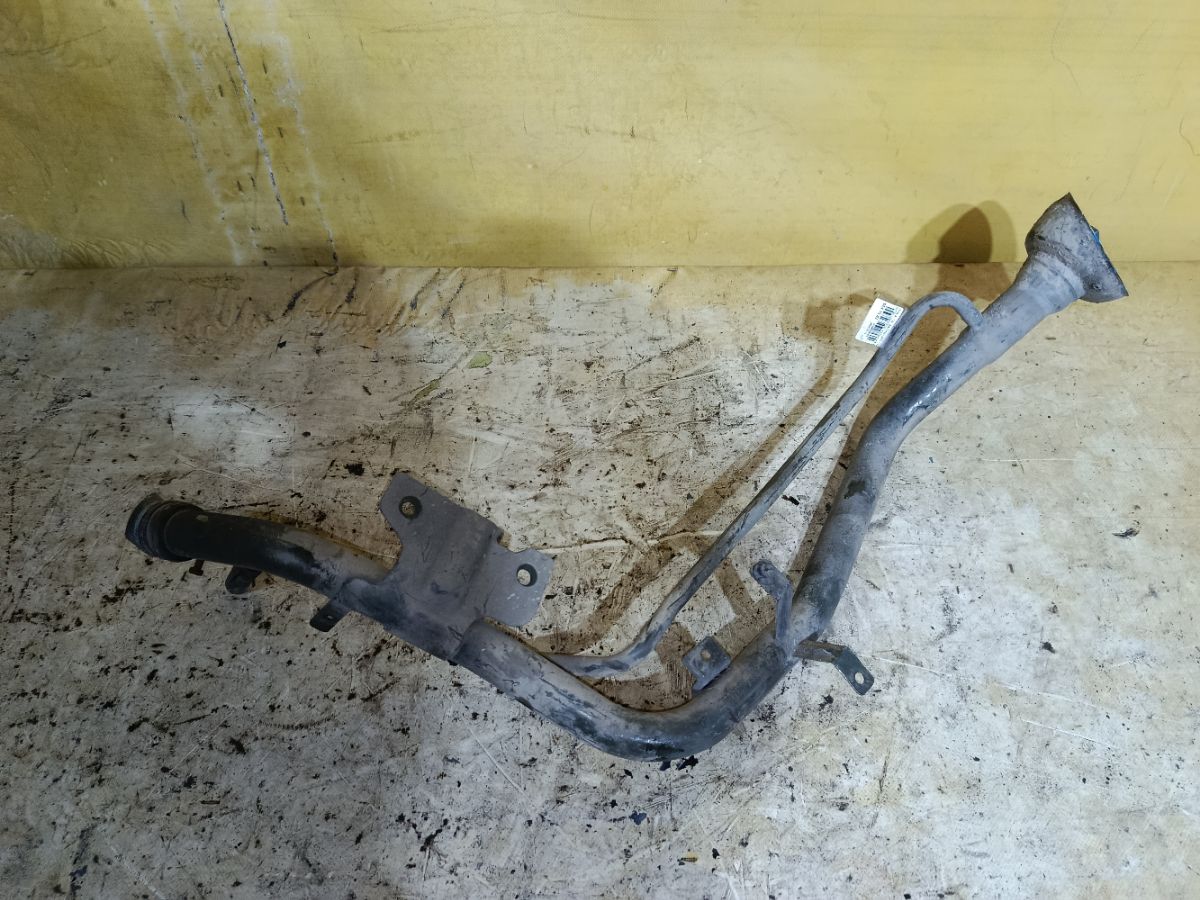 Заливная горловина топливного бака на Nissan X-Trail NT30 QR20DE Фото 3