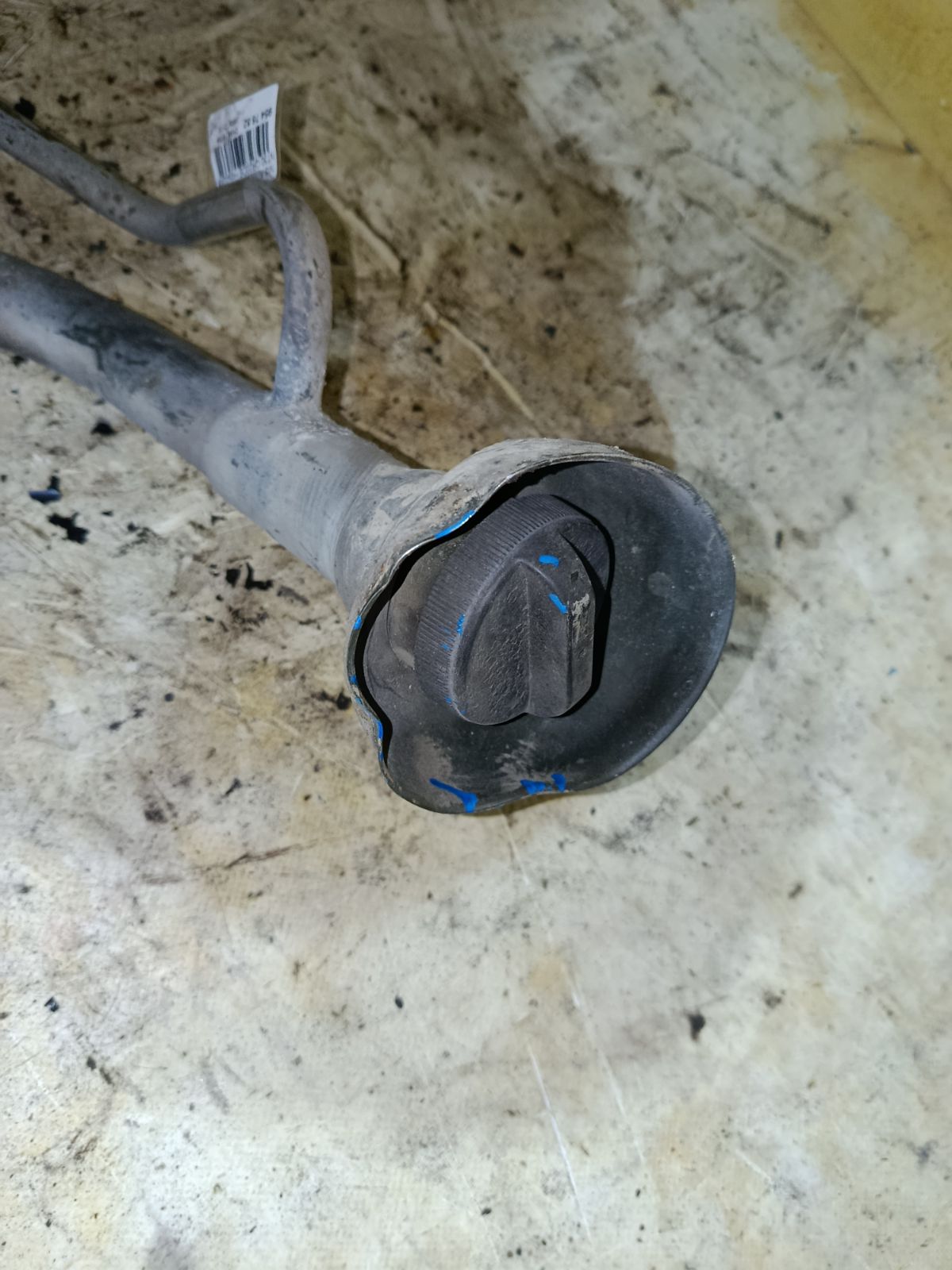 Заливная горловина топливного бака на Nissan X-Trail NT30 QR20DE Фото 4