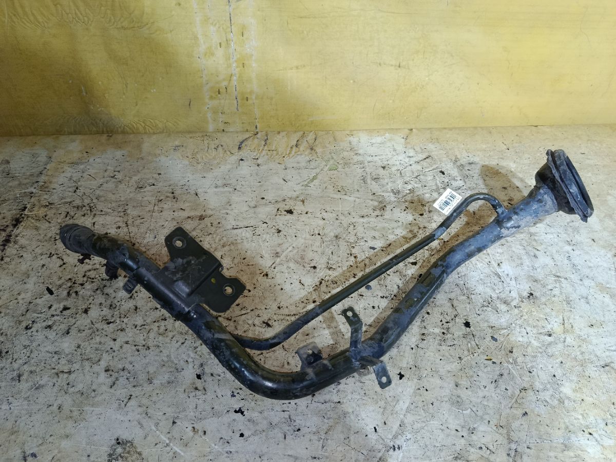 Заливная горловина топливного бака на Nissan X-Trail NT30 QR20DE Фото 2