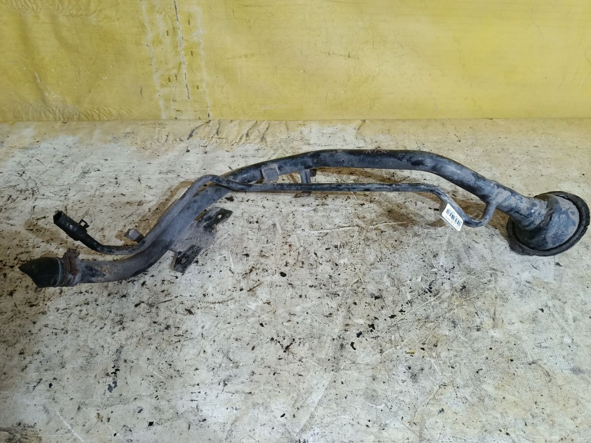 Заливная горловина топливного бака на Nissan X-Trail NT30 QR20DE Фото 2