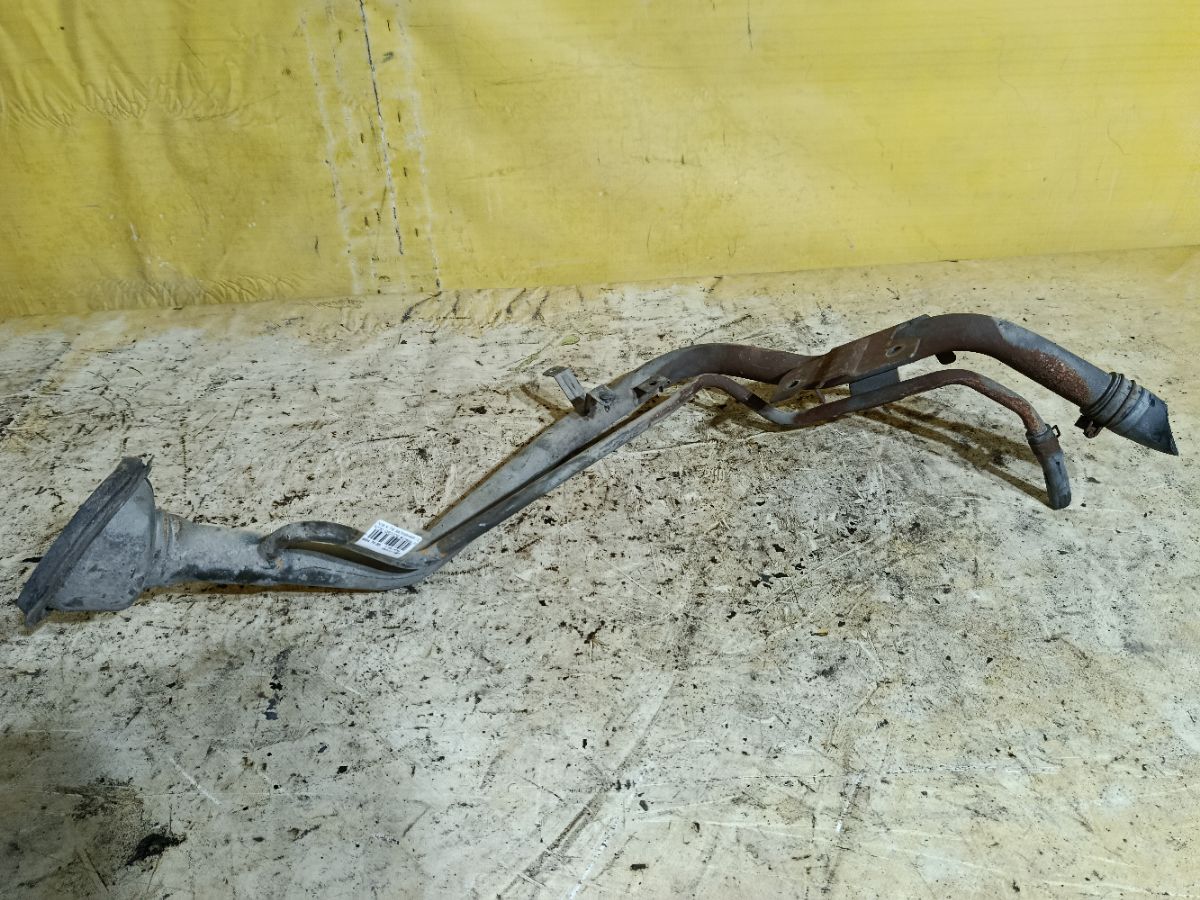 Заливная горловина топливного бака на Nissan X-Trail NT30 QR20DE Фото 1