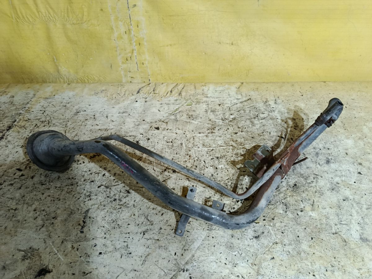 Заливная горловина топливного бака на Nissan X-Trail NT30 QR20DE Фото 2