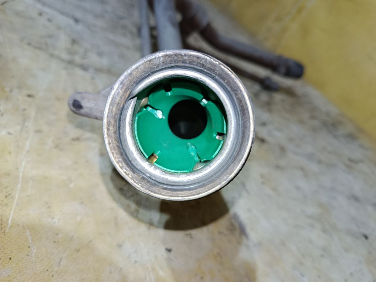 Заливная горловина топливного бака 77201-52050 на Toyota Vitz SCP10 1SZ-FE Фото 4