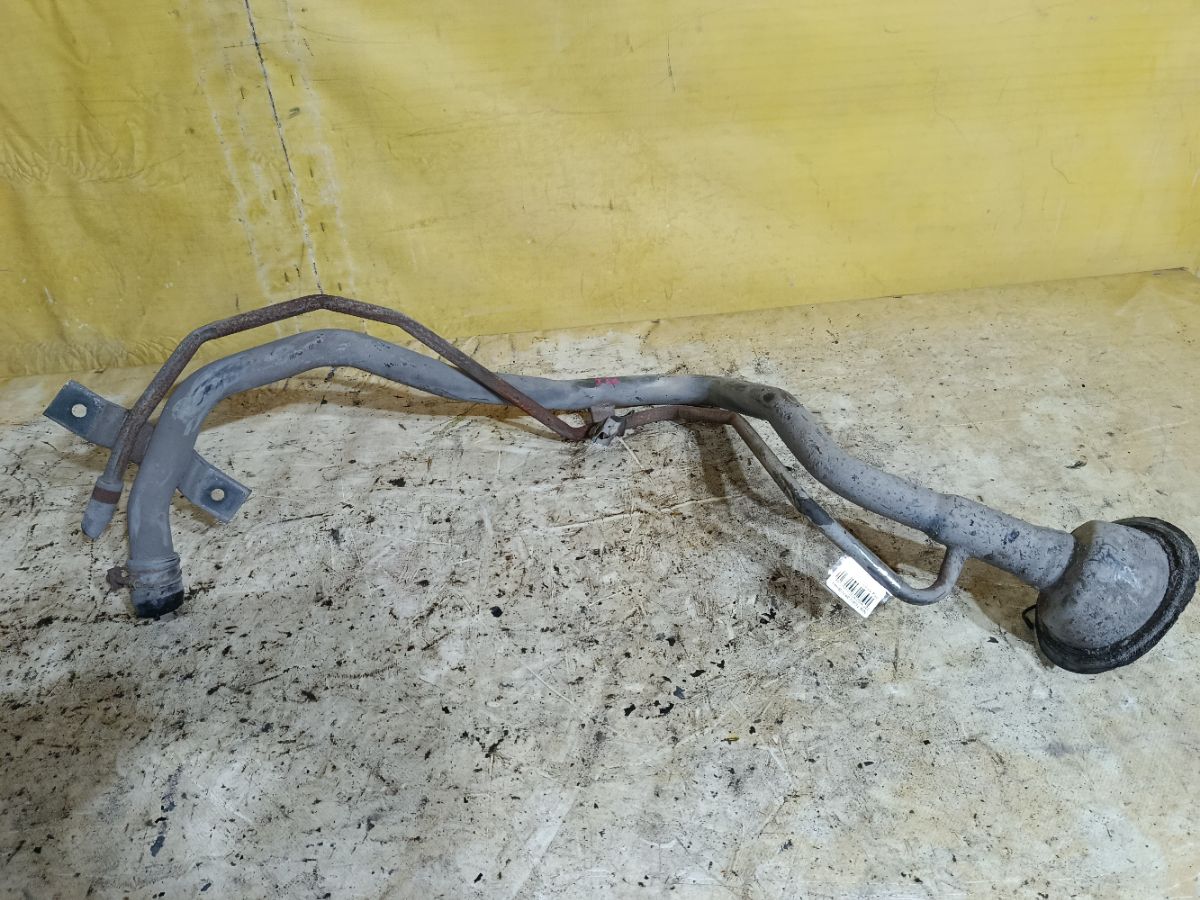 Заливная горловина топливного бака на Nissan Teana J31 VQ23DE Фото 2