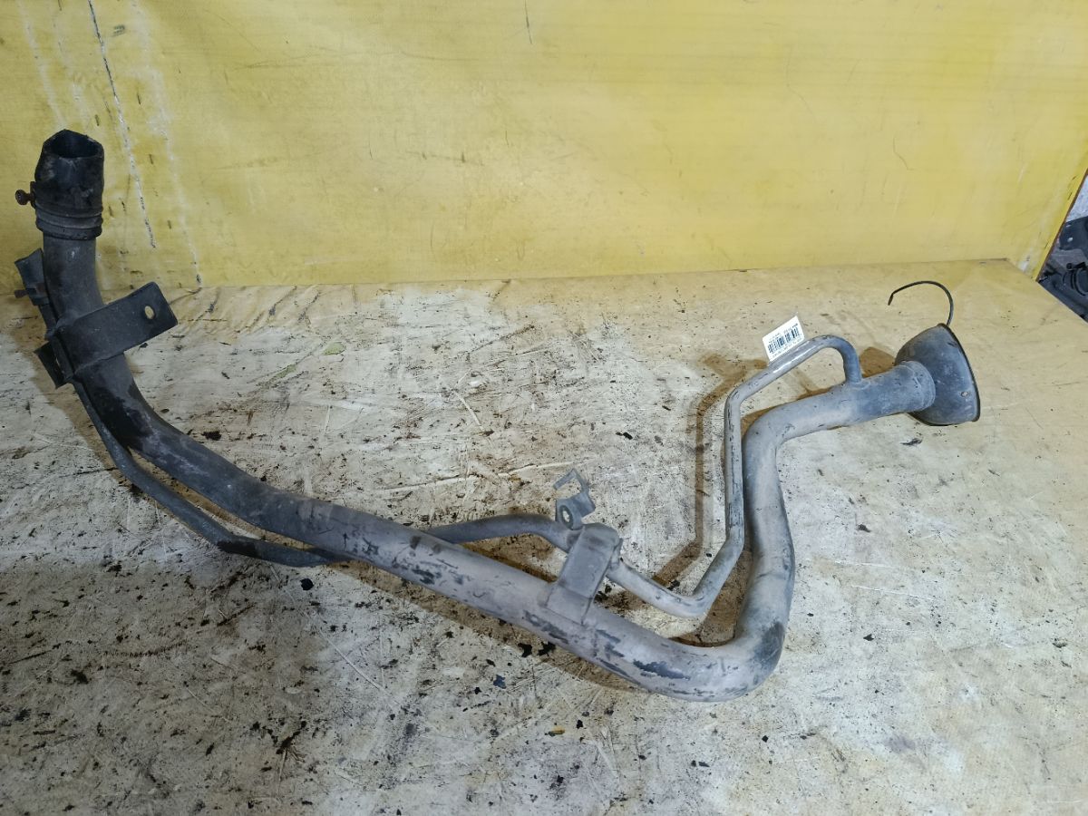 Заливная горловина топливного бака на Nissan Teana J31 VQ23DE Фото 1