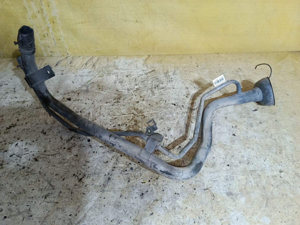 Заливная горловина топливного бака на Nissan Teana J31 VQ23DE Фото 2