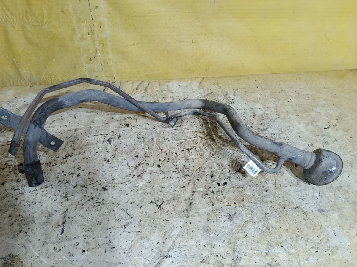 Заливная горловина топливного бака на Nissan Teana J31 VQ23DE Фото 3
