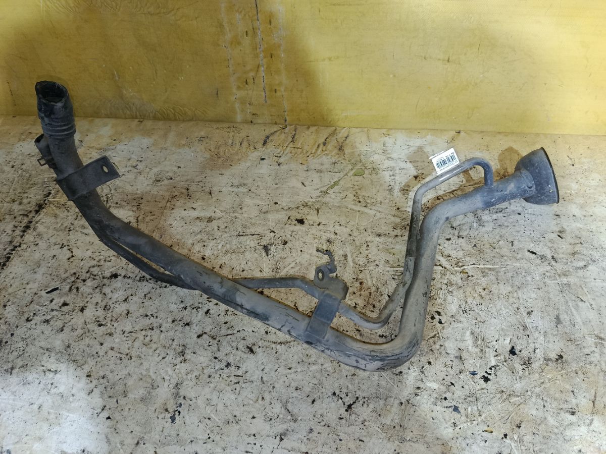 Заливная горловина топливного бака на Nissan Teana J31 VQ23DE Фото 1