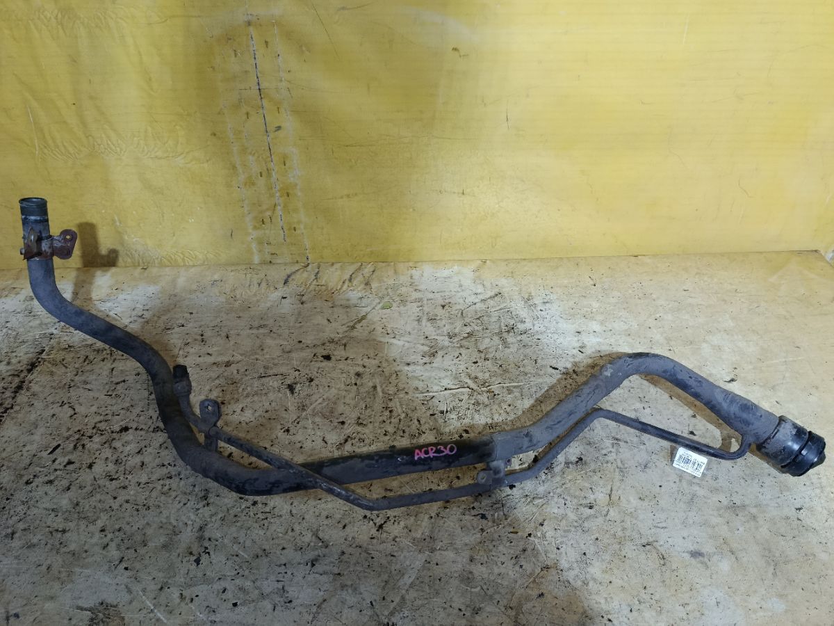 Заливная горловина топливного бака на Toyota Estima ACR30W 2AZ-FE Фото 1