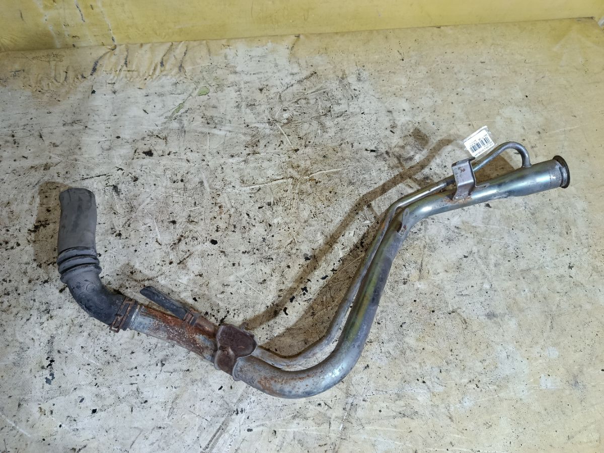 Заливная горловина топливного бака на Honda Cr-V RE4 K24A Фото 1