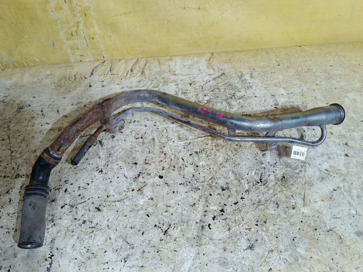 Заливная горловина топливного бака на Honda Cr-V RE4 K24A Фото 3