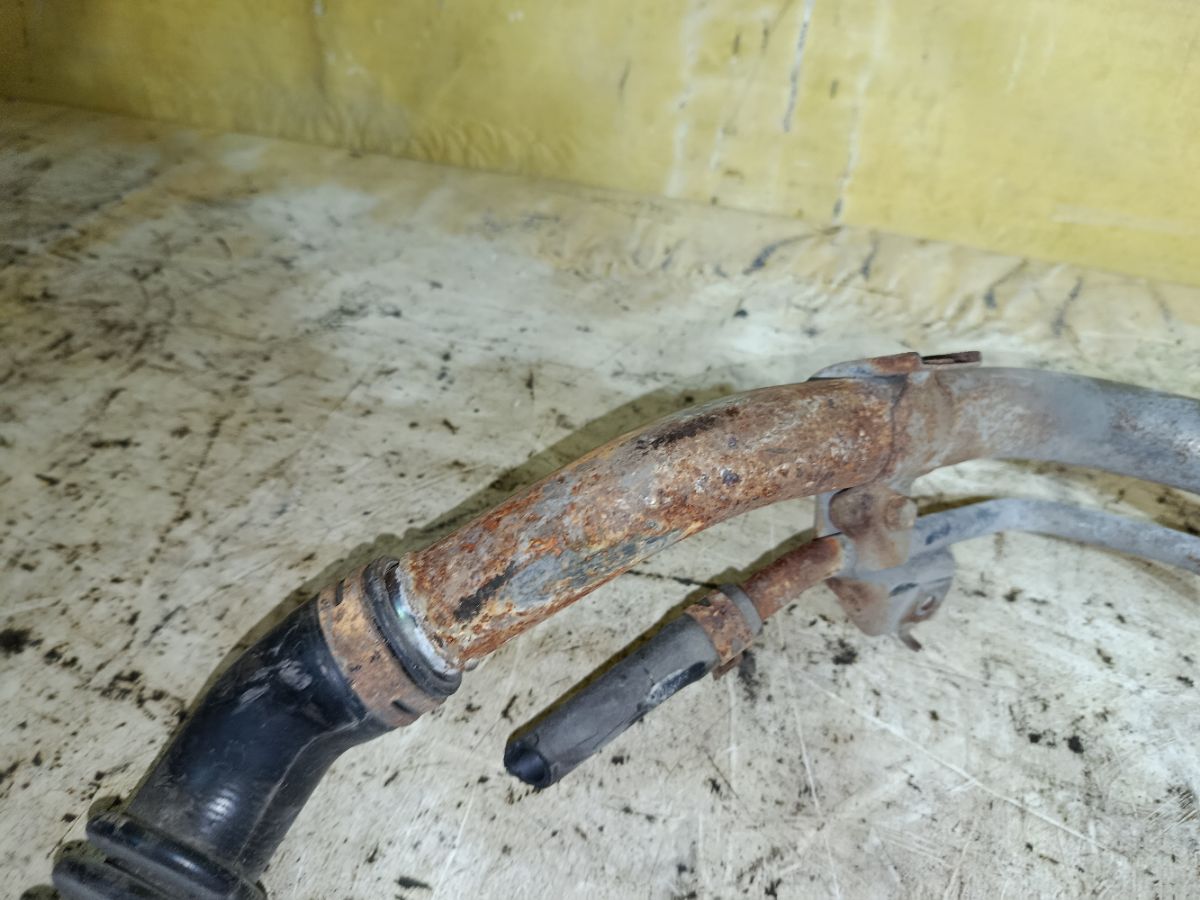 Заливная горловина топливного бака на Honda Cr-V RE4 K24A Фото 4