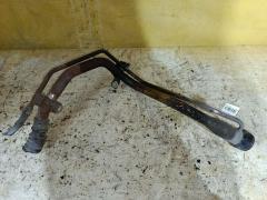 Заливная горловина топливного бака на Toyota Camry ACV30 1AZ-FE 77201-33210  77201-33220