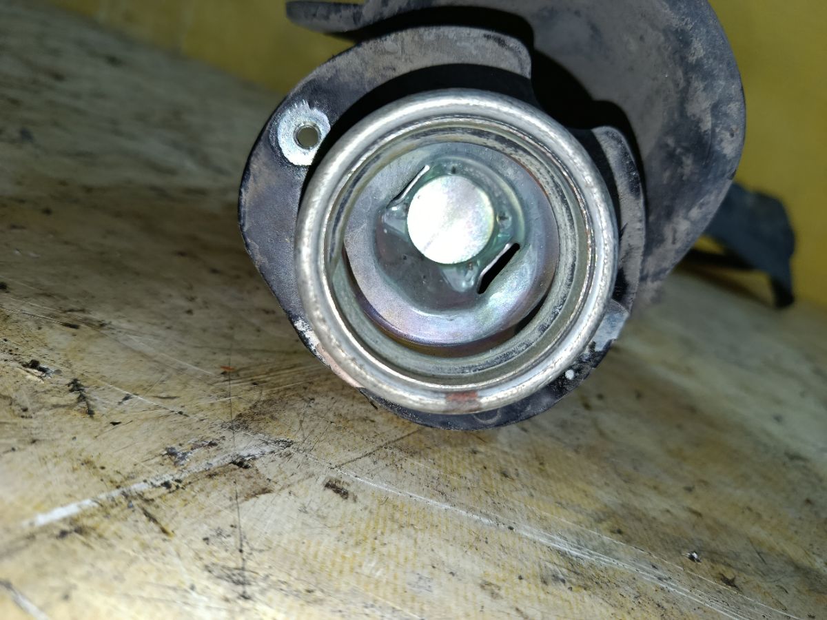 Заливная горловина топливного бака на Mazda Tribute EP3W L3 Фото 3