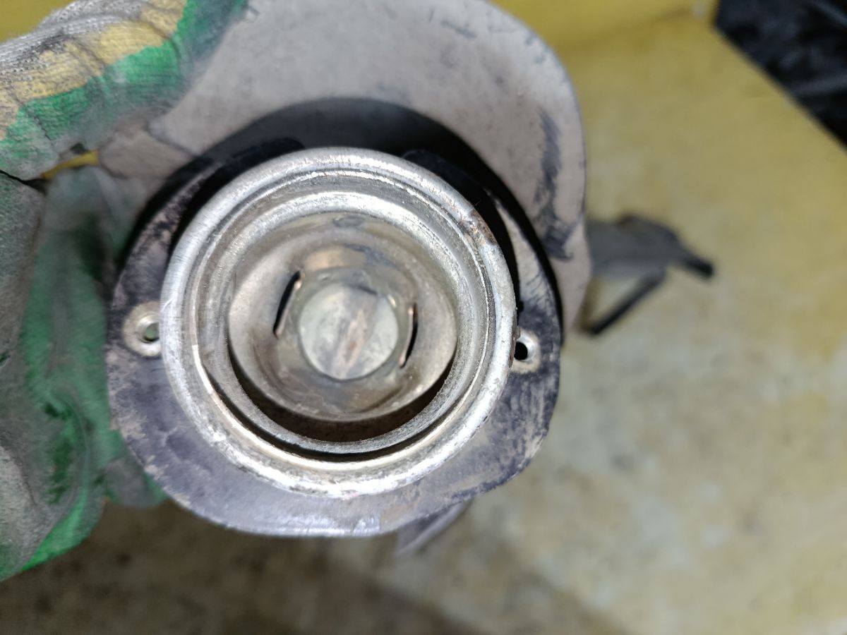 Заливная горловина топливного бака на Mazda Tribute EP3W L3 Фото 3