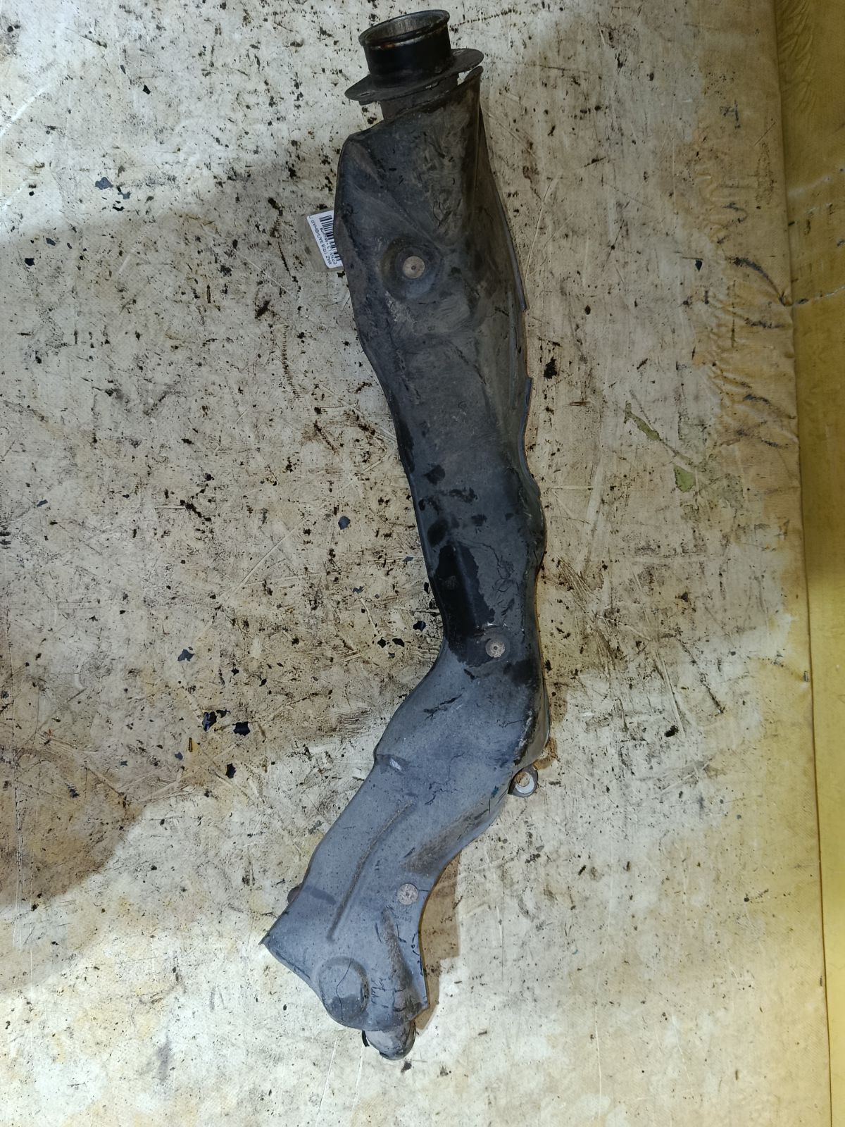 Заливная горловина топливного бака на Mazda Tribute EP3W L3 Фото 2