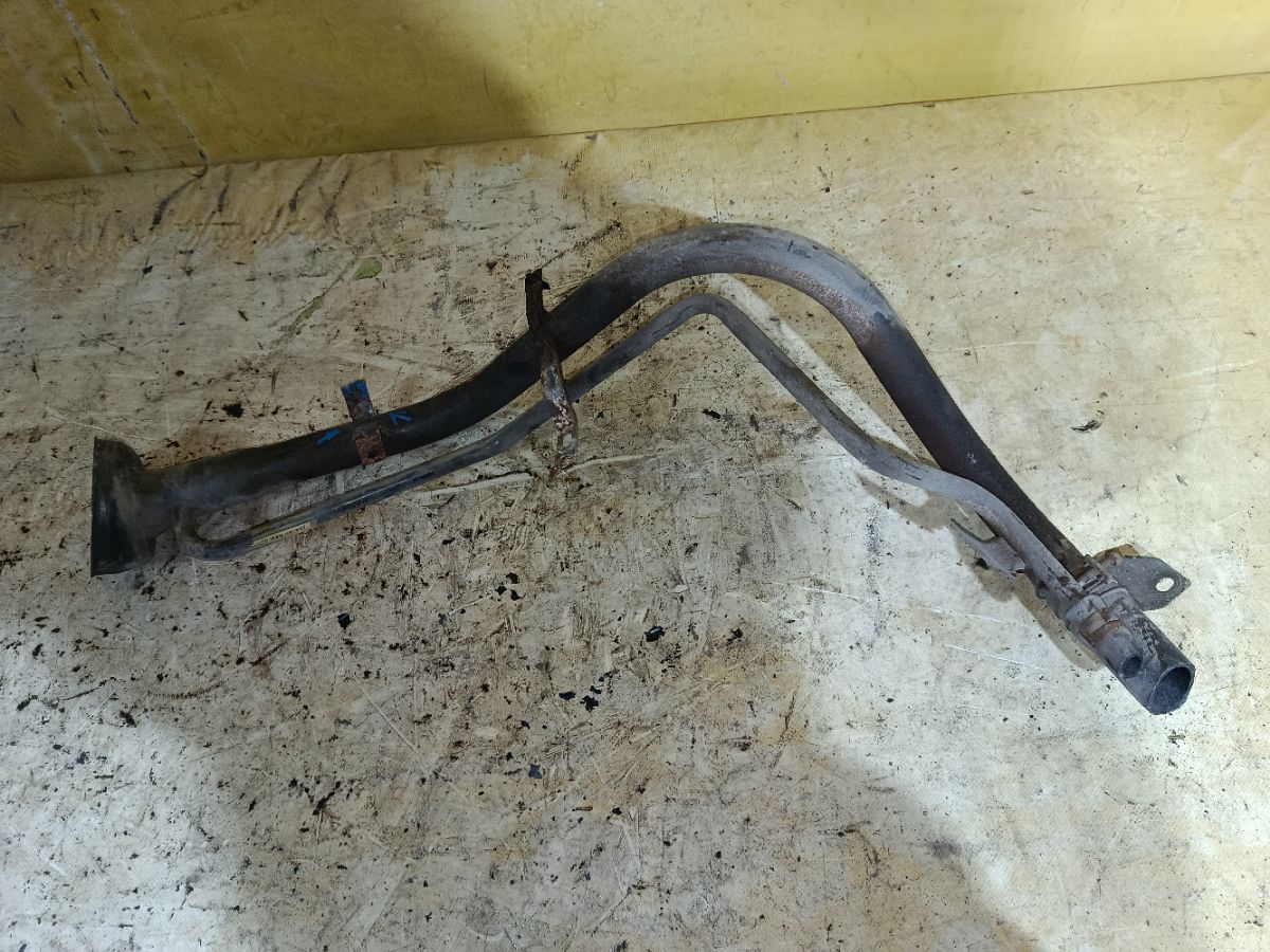 Заливная горловина топливного бака 1722131U00, 1722131U01, 1722131U02 на Nissan Cefiro A32 VQ20DE Фото 1