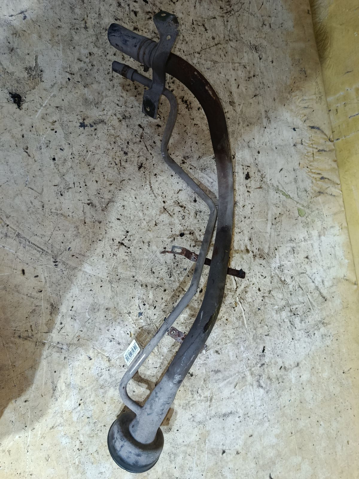 Заливная горловина топливного бака 1722131U00, 1722131U01, 1722131U02 на Nissan Cefiro A32 VQ20DE Фото 2