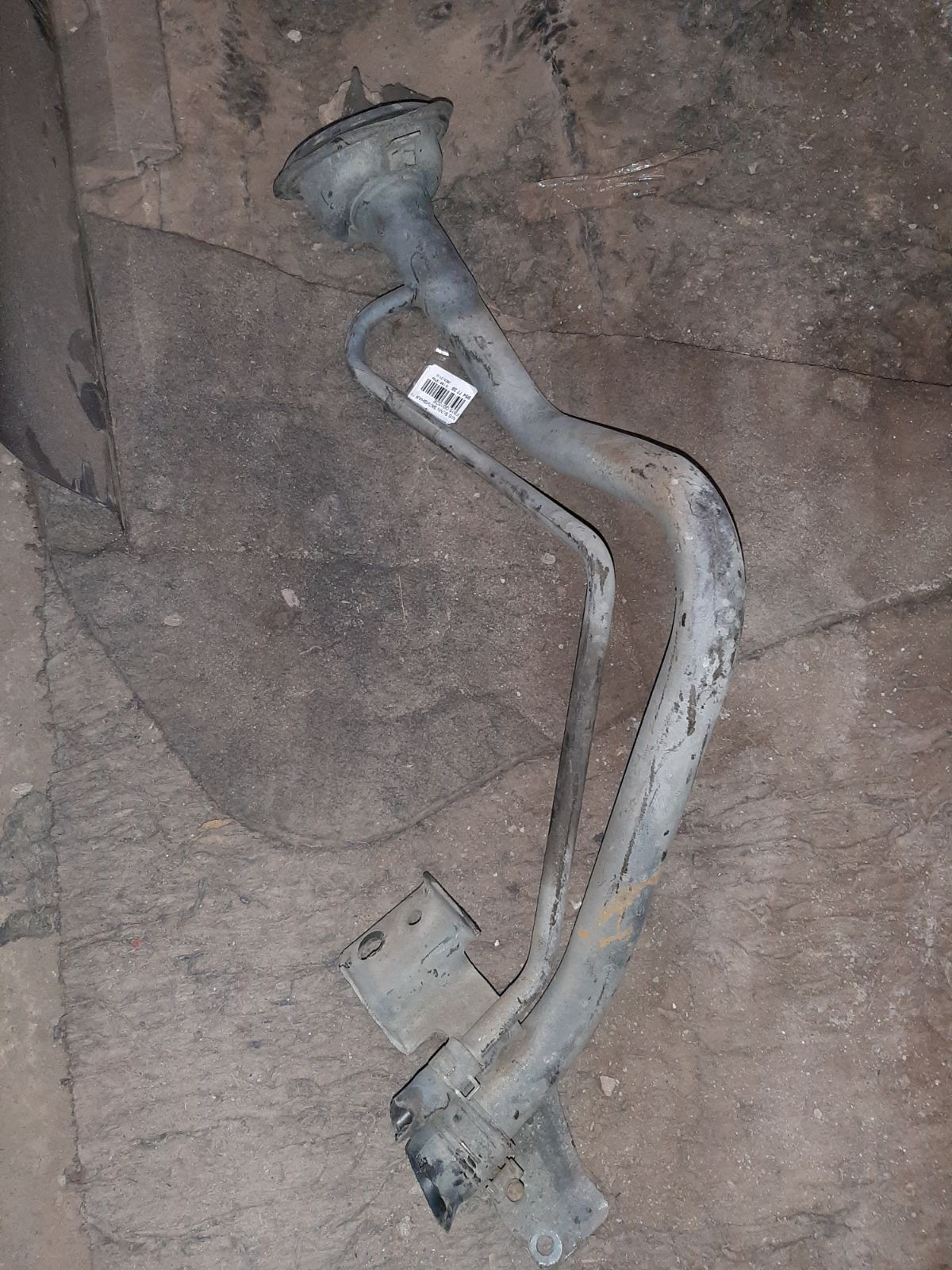 Заливная горловина топливного бака 1722131U00, 1722131U01, 1722131U02 на Nissan Cefiro A32 VQ20DE Фото 5