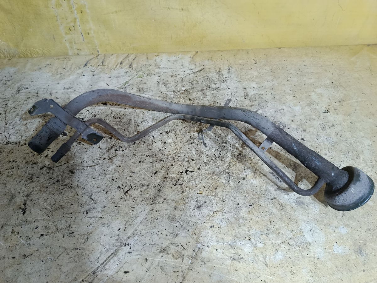 Заливная горловина топливного бака 1722131U00, 1722131U01, 1722131U02 на Nissan Cefiro A32 VQ20DE Фото 1