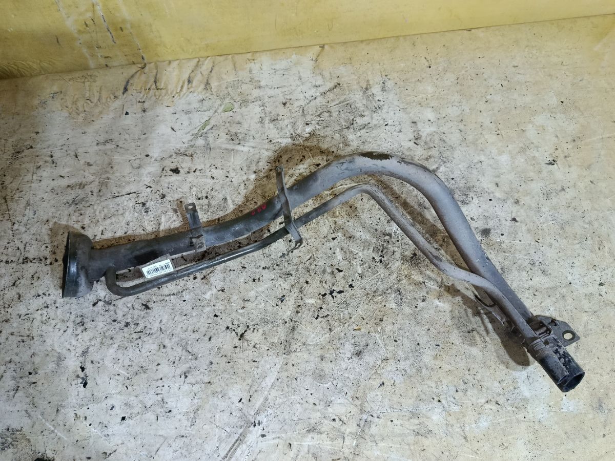 Заливная горловина топливного бака 1722131U00, 1722131U01, 1722131U02 на Nissan Cefiro A32 VQ20DE Фото 2