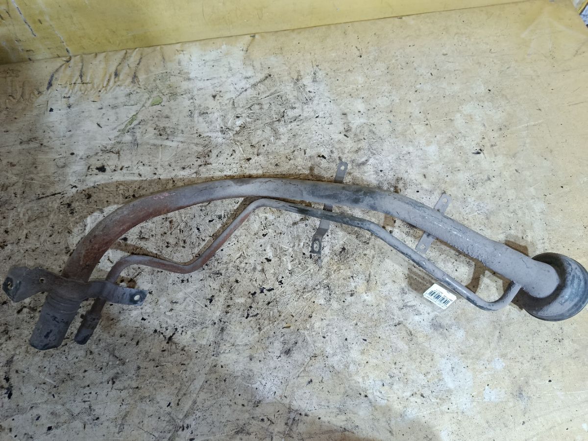 Заливная горловина топливного бака 1722131U00, 1722131U01, 1722131U02 на Nissan Cefiro A32 VQ20DE Фото 1