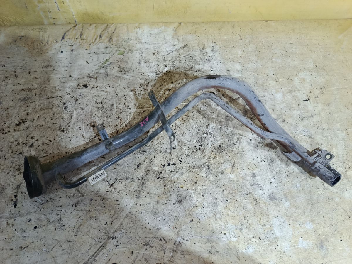 Заливная горловина топливного бака 1722131U00, 1722131U01, 1722131U02 на Nissan Cefiro A32 VQ20DE Фото 2