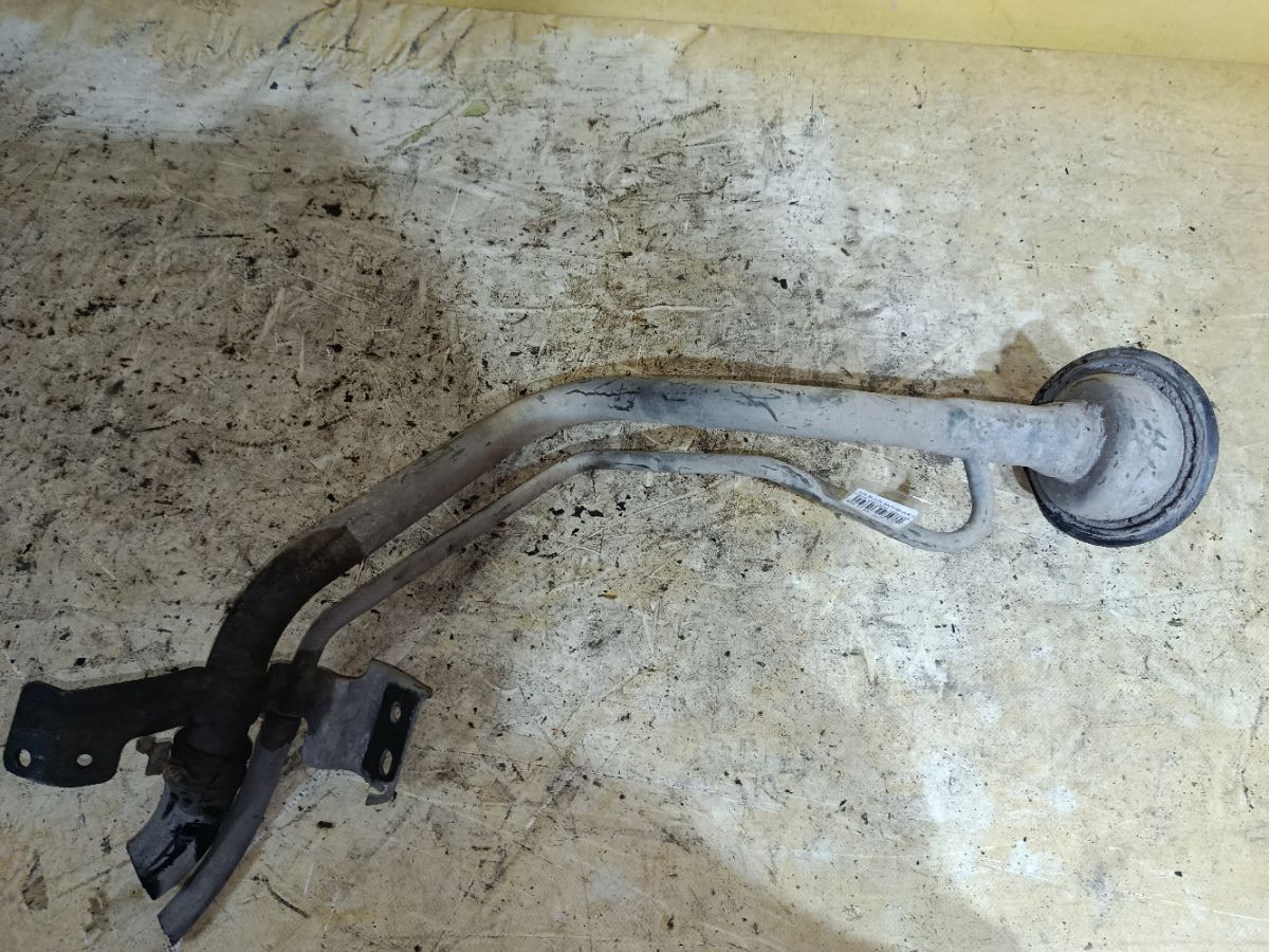 Заливная горловина топливного бака на Nissan Sunny FB15 QG15DE Фото 1