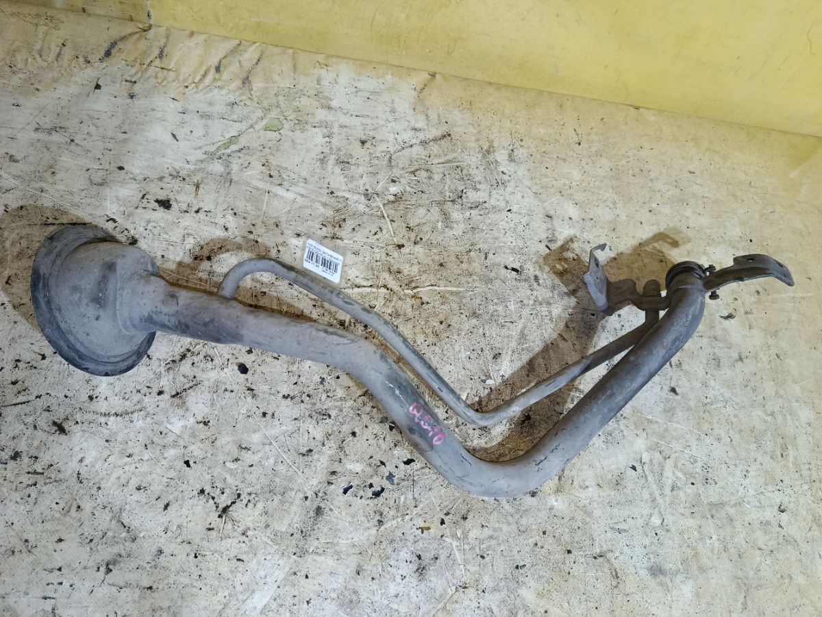 Заливная горловина топливного бака на Nissan Sunny FB15 QG15DE Фото 1