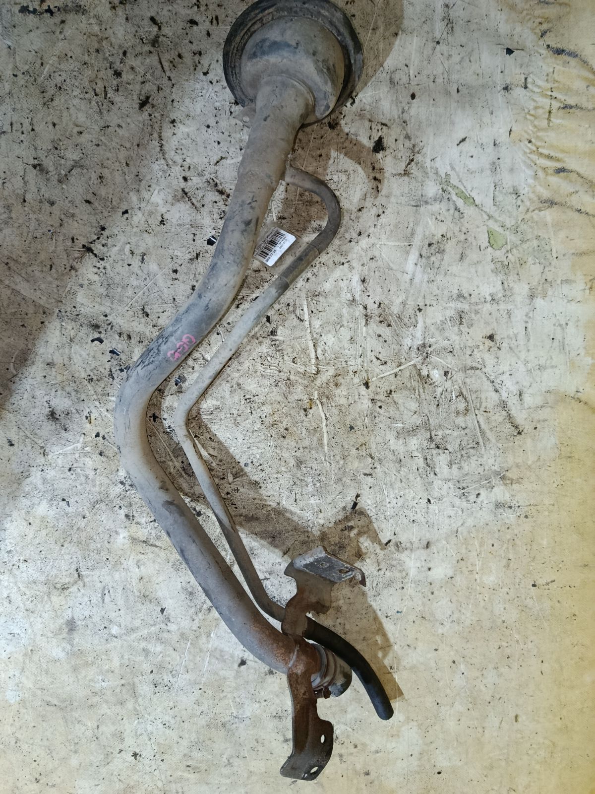 Заливная горловина топливного бака на Nissan Sunny FB15 QG15DE Фото 1