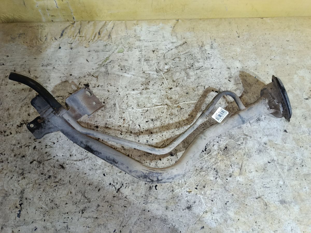 Заливная горловина топливного бака на Nissan Sunny FB15 QG15DE Фото 2