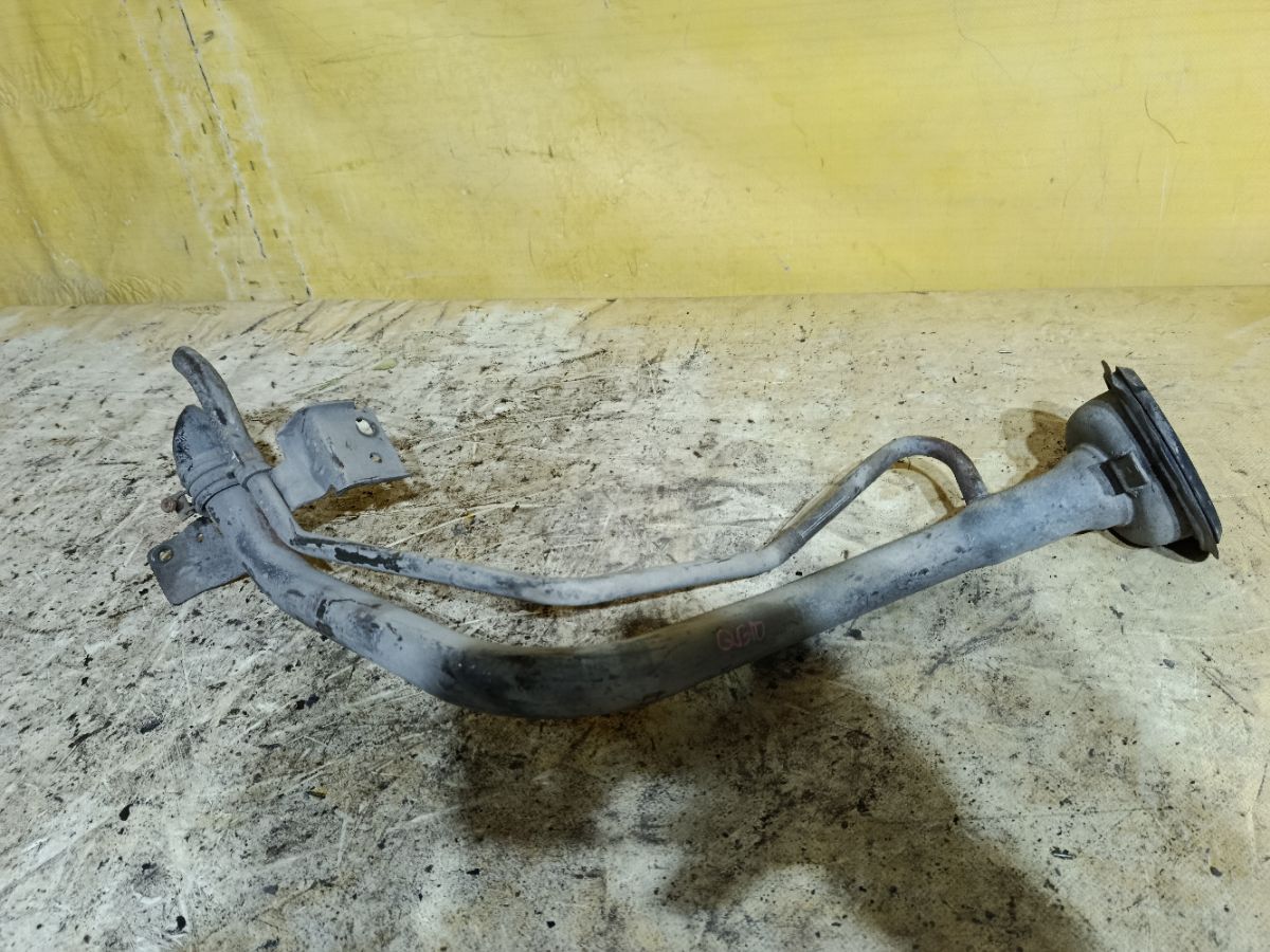 Заливная горловина топливного бака на Nissan Sunny FB15 QG15DE Фото 2