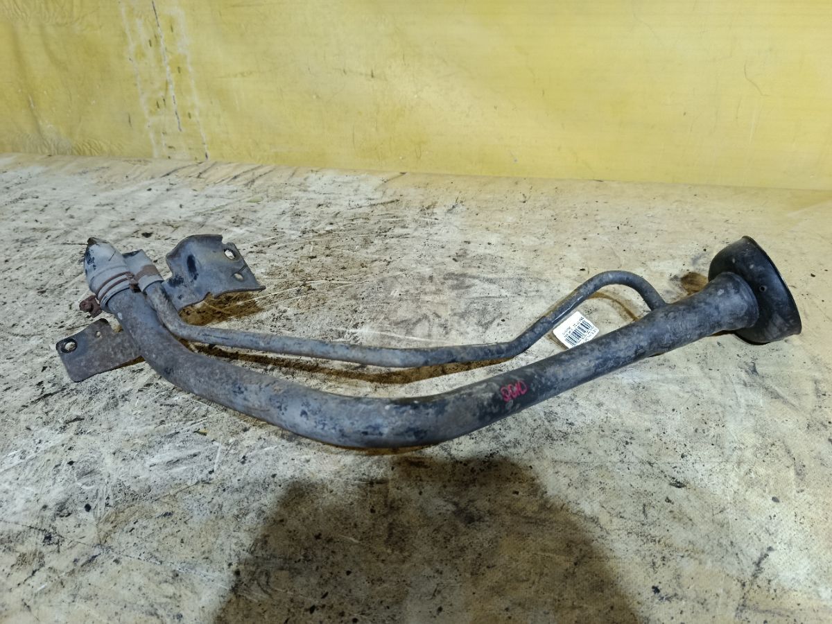 Заливная горловина топливного бака на Nissan Sunny FB15 QG15DE Фото 2